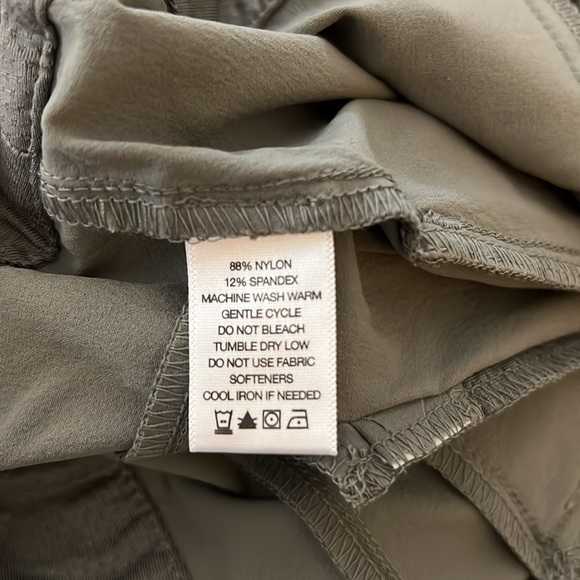 EMS hiking pants, rolls up to be cropped - Picture 9 of 9